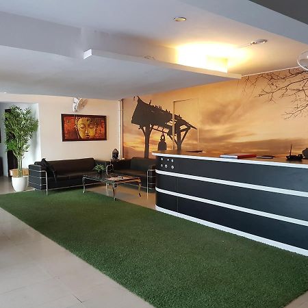 The Royal Crown Hotel Gurgaon Bagian luar foto
