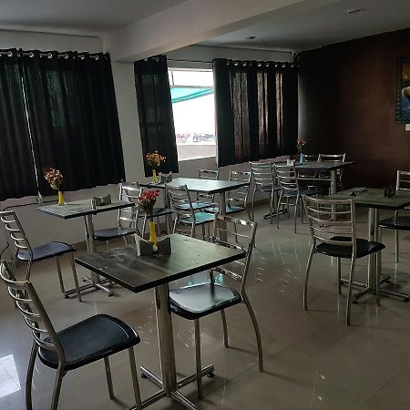 The Royal Crown Hotel Gurgaon Bagian luar foto