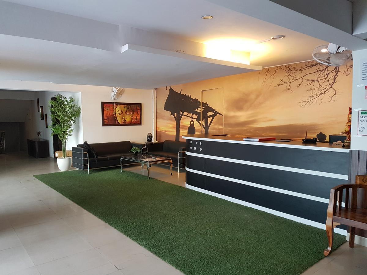 The Royal Crown Hotel Gurgaon Bagian luar foto