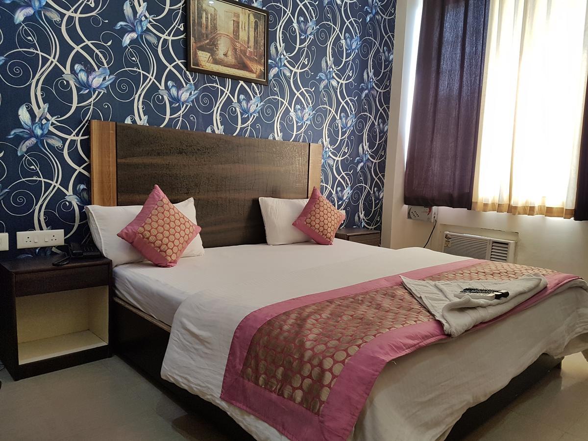 The Royal Crown Hotel Gurgaon Bagian luar foto