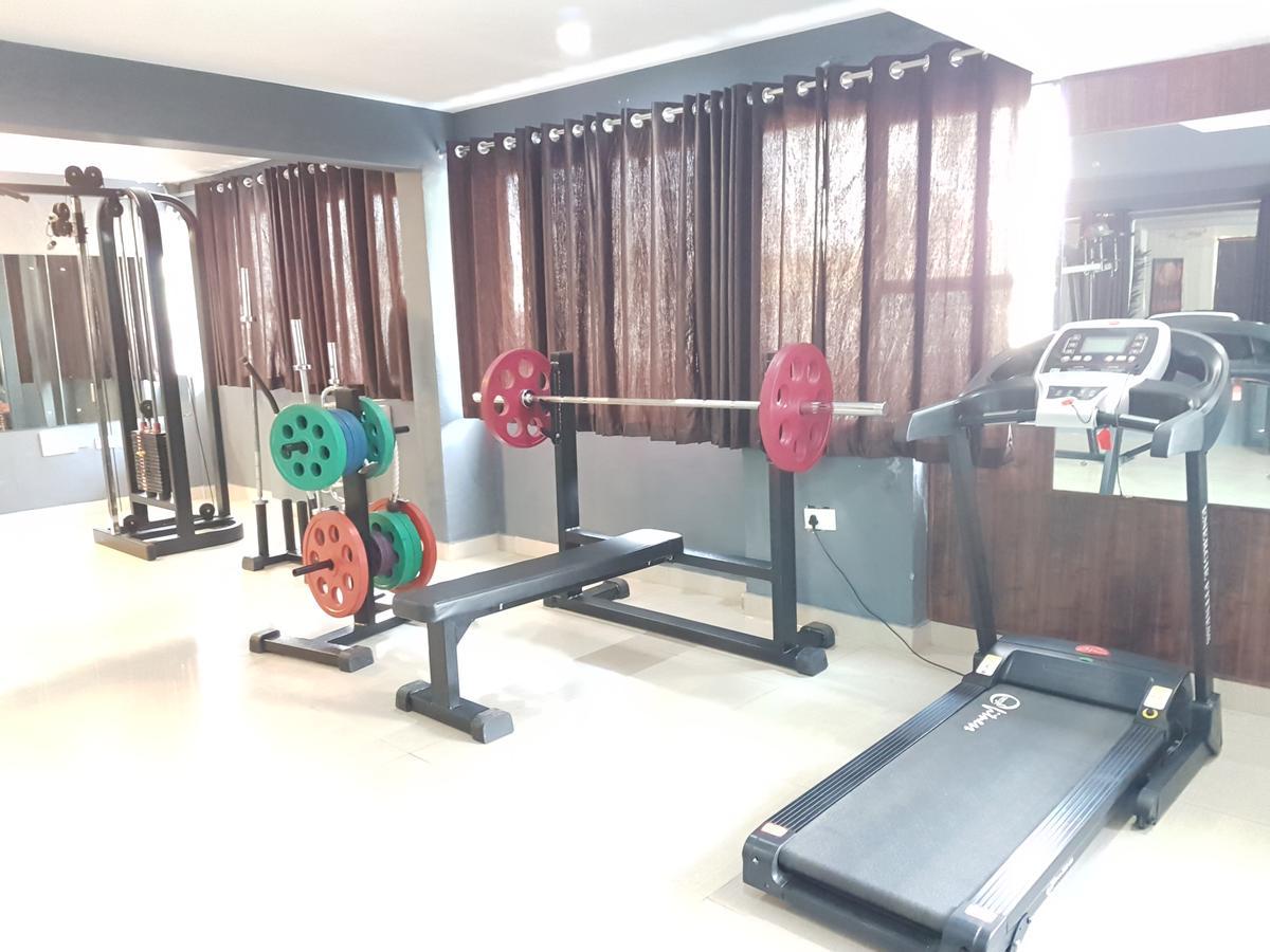 The Royal Crown Hotel Gurgaon Bagian luar foto