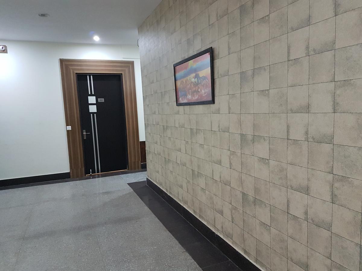 The Royal Crown Hotel Gurgaon Bagian luar foto