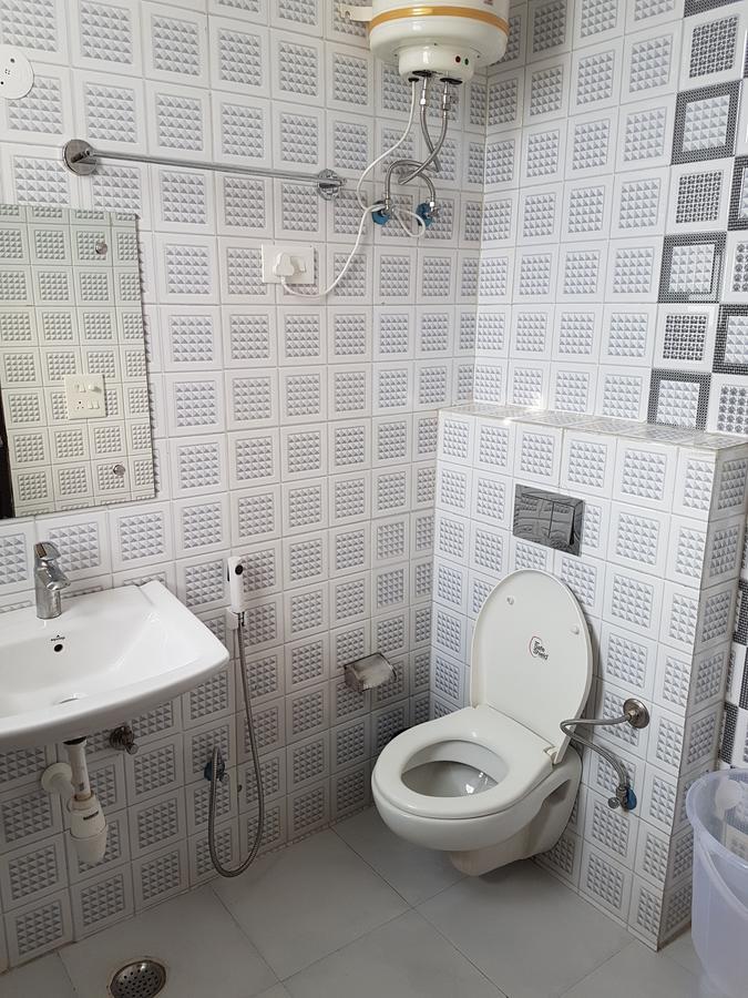The Royal Crown Hotel Gurgaon Bagian luar foto