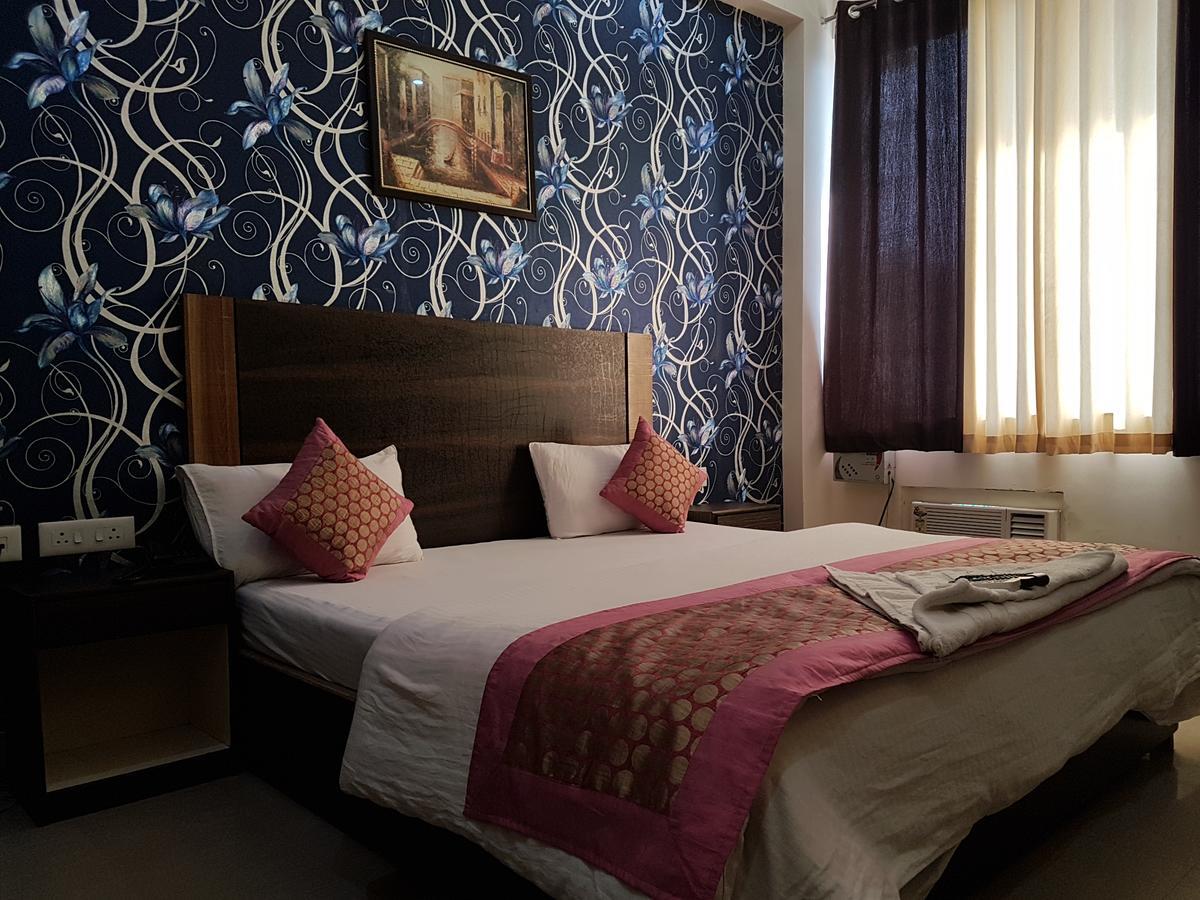 The Royal Crown Hotel Gurgaon Bagian luar foto