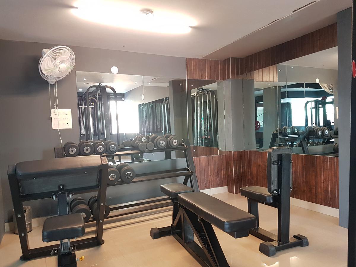 The Royal Crown Hotel Gurgaon Bagian luar foto