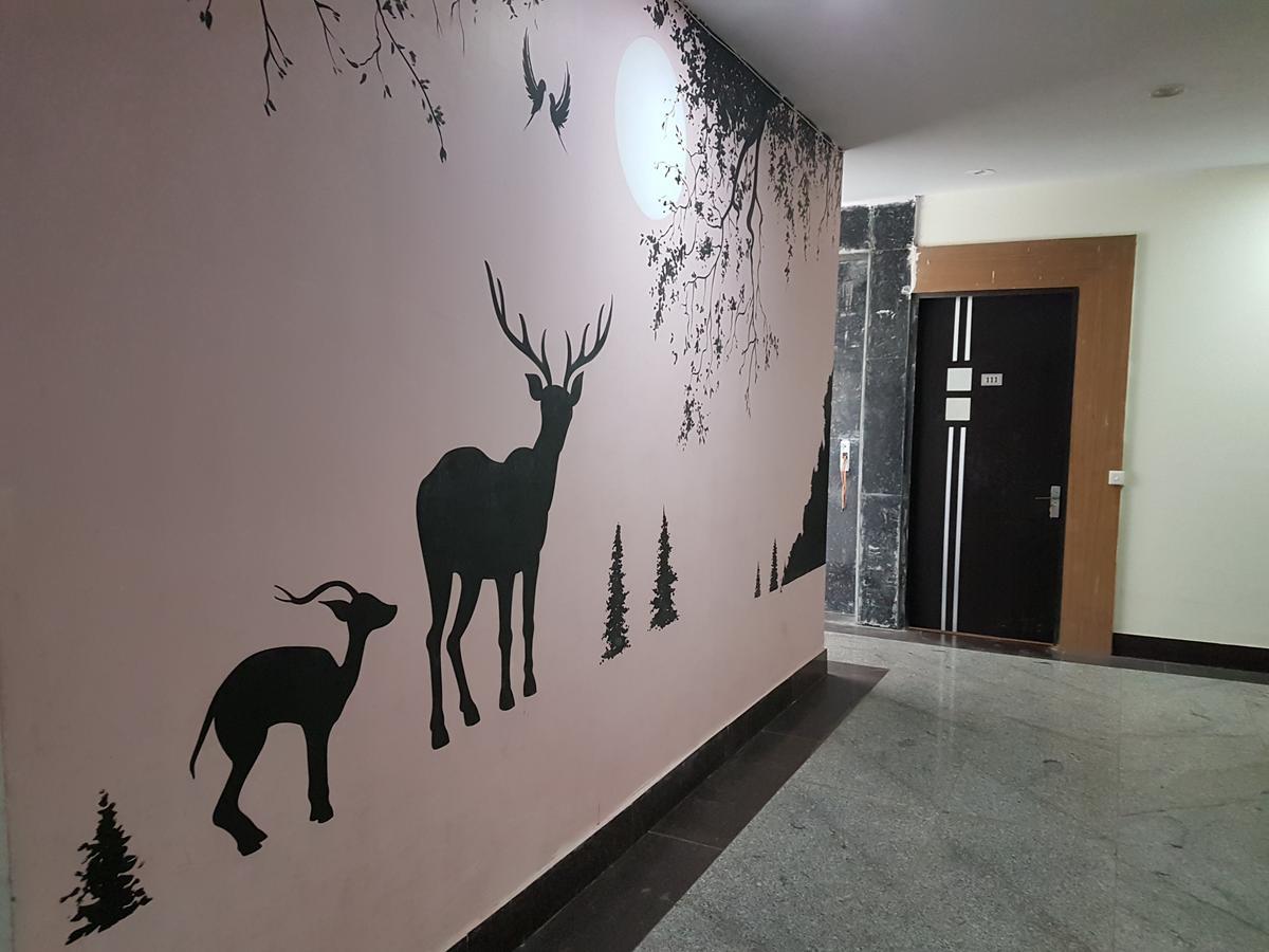 The Royal Crown Hotel Gurgaon Bagian luar foto